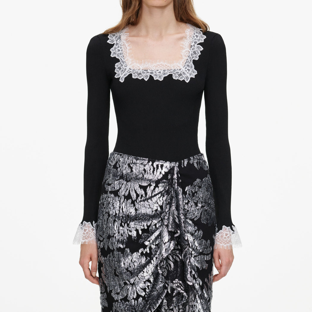 A close up of a woman wearing the Silver Fil Coupe Midi Skirt